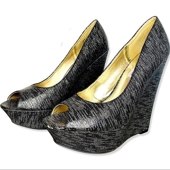 Steve Madden Shoes - Steve Madden Elsi Metallic Peep Toe Platform Heels